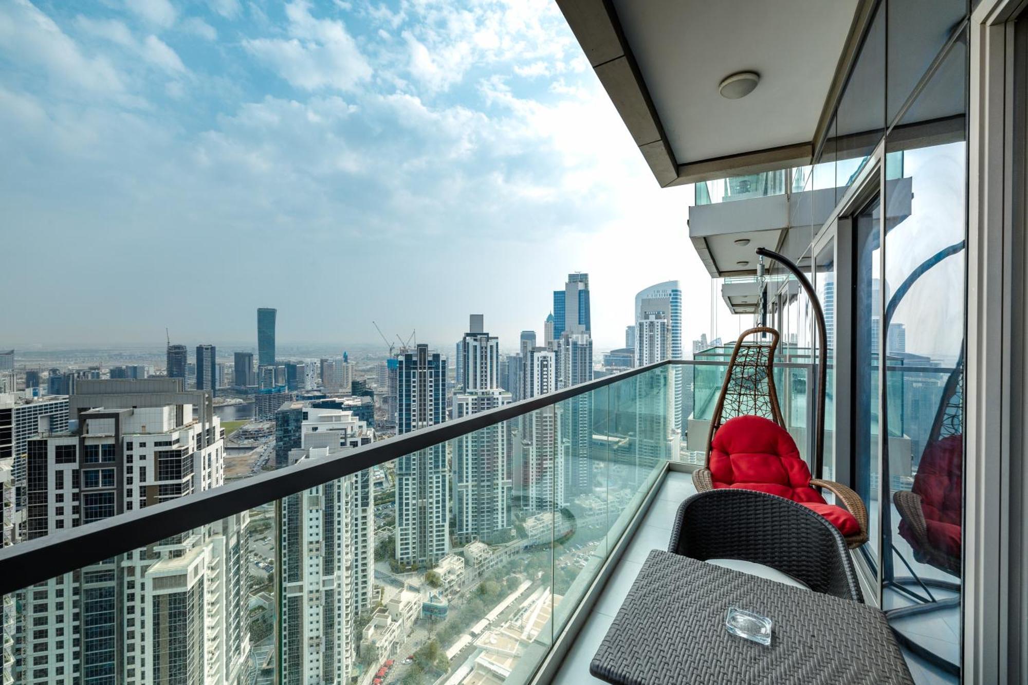 Apartamento Aliving Luxe 2Br With Burj Khalifa View Infinity Pool Midtown-4704 Dubái Exterior foto
