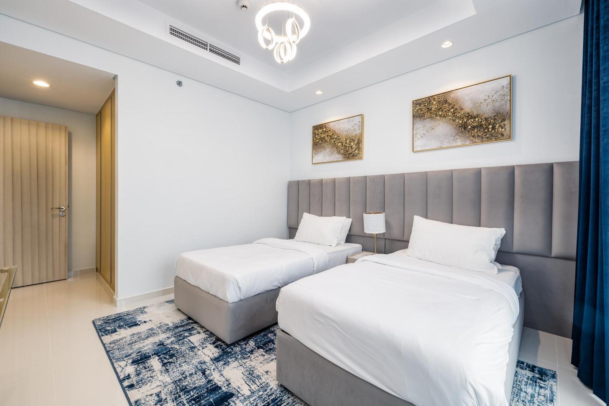 Apartamento Aliving Luxe 2Br With Burj Khalifa View Infinity Pool Midtown-4704 Dubái Exterior foto