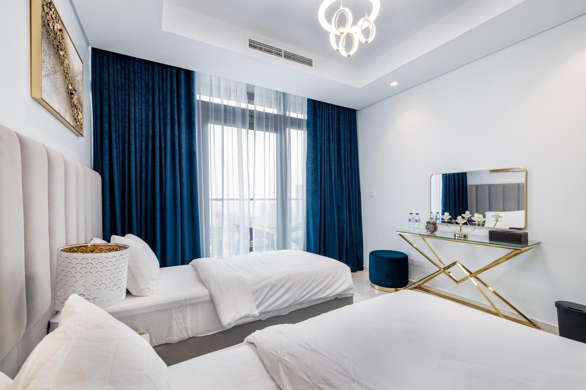 Apartamento Aliving Luxe 2Br With Burj Khalifa View Infinity Pool Midtown-4704 Dubái Exterior foto